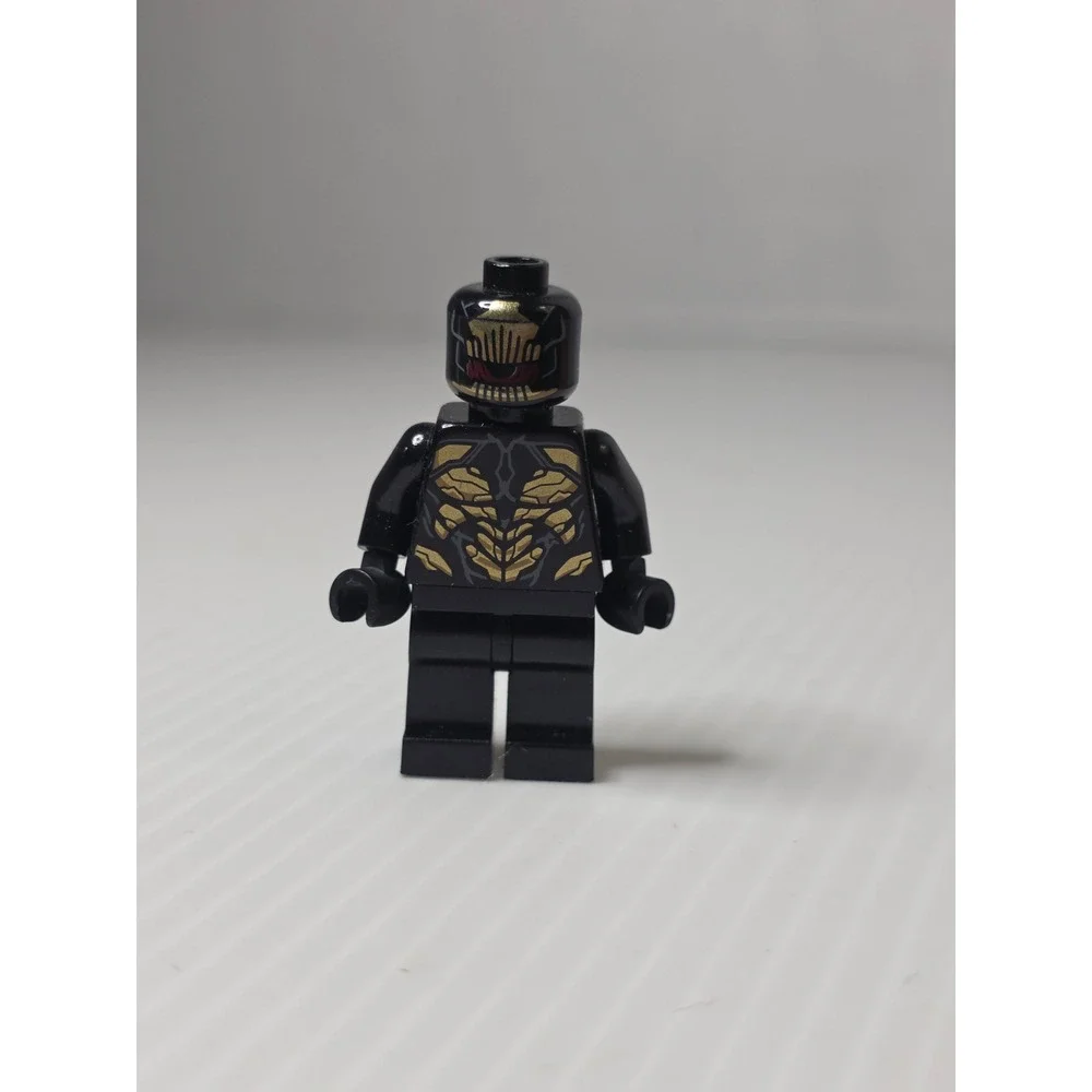 LEGO Minifigure OS Black LEGO Marvel Super Heroes Outrider minifigure‎